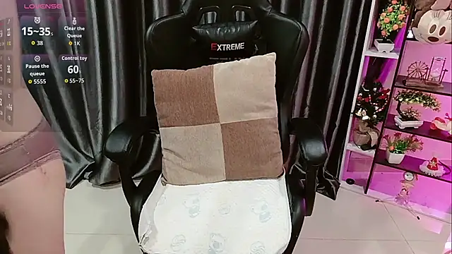 Yuki-yio online show from November 14, 2025, 1:42 am