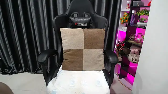 Yuki-yio online show from October 2, 2025, 1:31 am