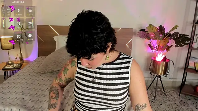 Amy art online show from April 16, 2026, 9:39 pm