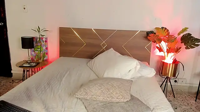 Amy art online show from April 5, 2026, 1:18 pm