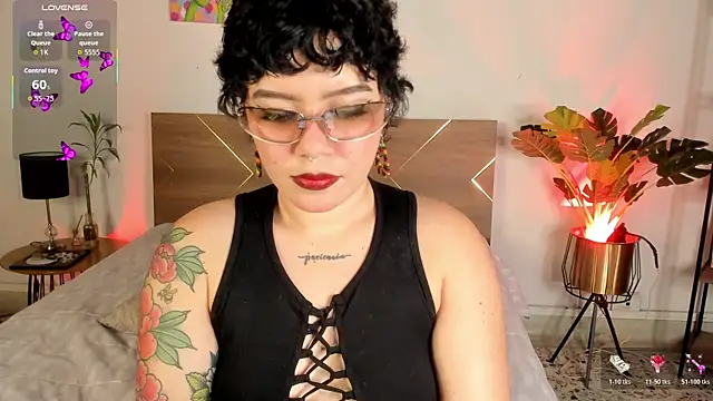 Amy art online show from April 15, 2026, 9:15 pm