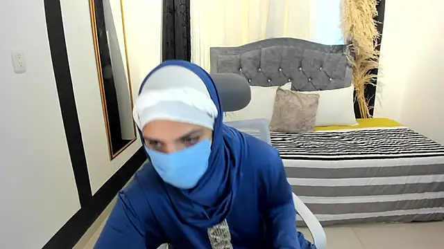 Snapshot of anissa- chatting on March 21, 2025, 12:39 pm anissa- online show from March 21, 2025, 12:39 pm