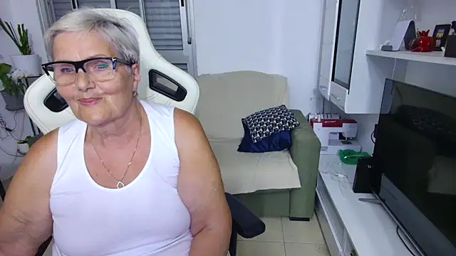 Snapshot of Selenna57 chatting on May 25, 2026, 5:44 pm Selenna57 online show from May 25, 2026, 5:44 pm