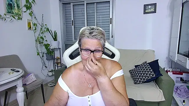 Snapshot of Selenna57 chatting on May 23, 2026, 5:12 pm Selenna57 online show from May 23, 2026, 5:12 pm
