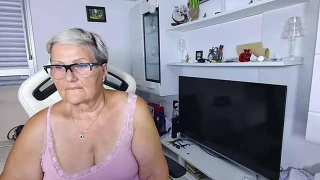 Selenna57 online show from July 6, 2026, 5:26 pm