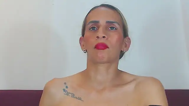 Amber Moore online show from April 18, 2026, 12:13 am