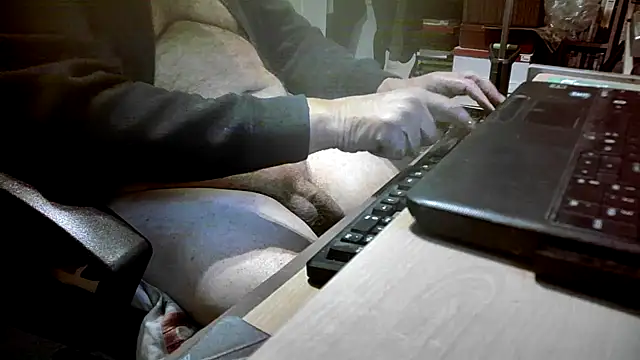 Snapshot of dirtyharry2022 chatting on February 12, 2025, 5:37 pm dirtyharry2022 online show from February 12, 2025, 5:37 pm