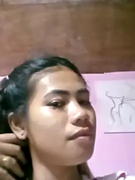 Snapshot of Cutie_body11 chatting on December 17, 2025, 2:27 am Cutie body11 online show from December 17, 2025, 2:27 am