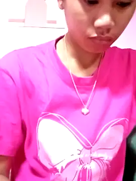 Snapshot of Cutie_body11 chatting on December 4, 2025, 12:20 am Cutie body11 online show from December 4, 2025, 12:20 am