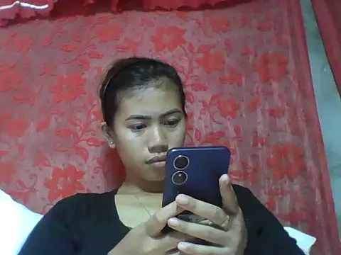 Snapshot of Cutie_body11 chatting on November 1, 2025, 12:06 am Cutie body11 online show from November 1, 2025, 12:06 am