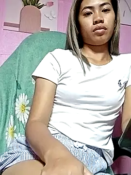 Snapshot of Cutie_body11 chatting on December 23, 2025, 12:22 am Cutie body11 online show from December 23, 2025, 12:22 am