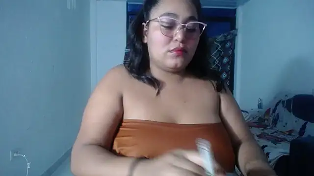 Snapshot of sirena_15 chatting on February 25, 2026, 4:12 am sirena 15 online show from February 25, 2026, 4:12 am