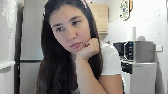 MiaMarrone online show from November 11, 2025, 6:14 pm