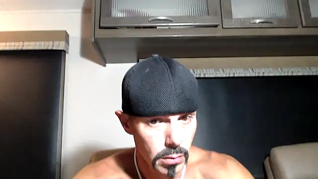 Snapshot of ThickD2C chatting on April 25, 2026, 7:33 pm ThickD2C online show from April 25, 2026, 7:33 pm