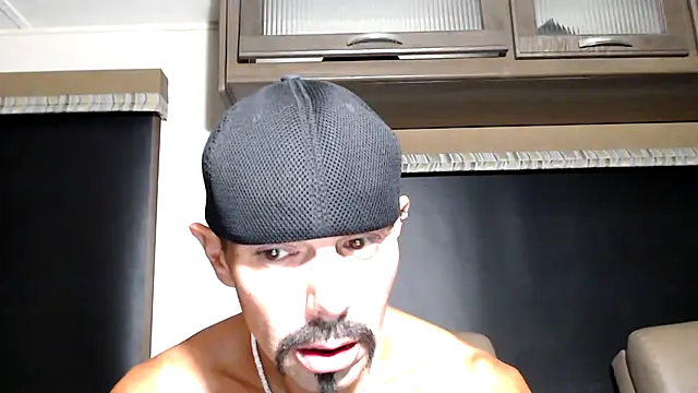 Snapshot of ThickD2C chatting on May 15, 2026, 5:55 pm ThickD2C online show from May 15, 2026, 5:55 pm