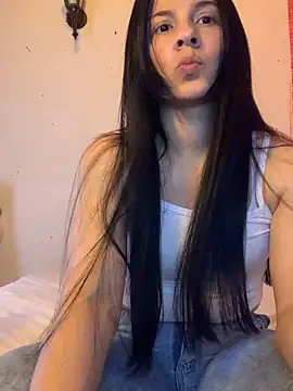 Estefani 32 online show from March 22, 2026, 6:31 pm