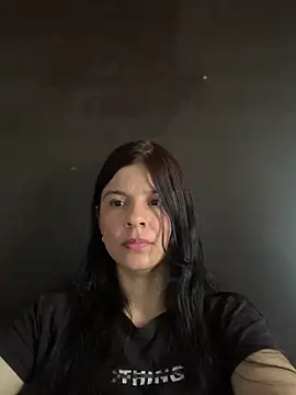 Estefani 32 online show from June 1, 2026, 9:58 pm