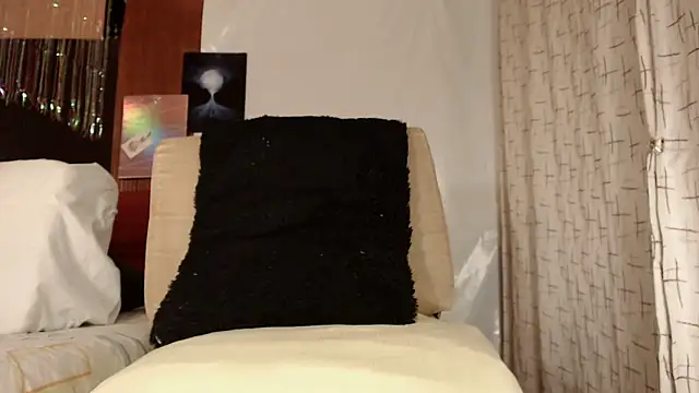 Estefani 32 online show from November 11, 2025, 12:33 pm