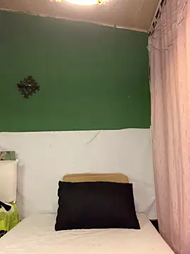 Estefani 32 online show from February 11, 2026, 11:37 pm