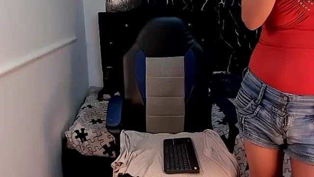 Lu doll online show from November 3, 2025, 9:35 am