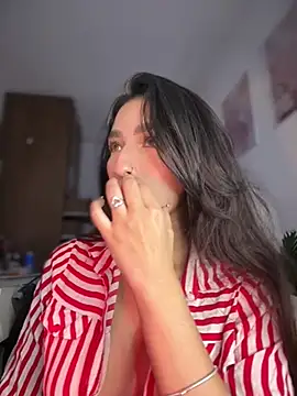 DulceLenns online show from February 2, 2026, 5:56 pm