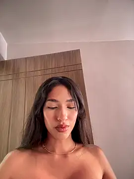 DulceLenns online show from September 8, 2025, 5:56 pm