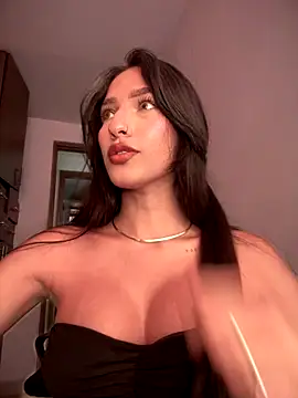 DulceLenns online show from November 21, 2025, 7:13 pm