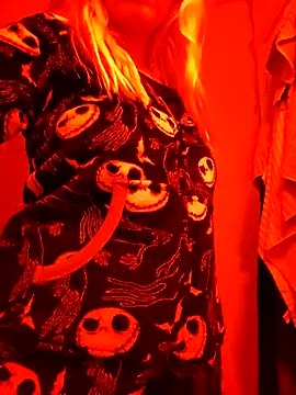 ScarletCallings420 online show from November 23, 2025, 1:43 pm