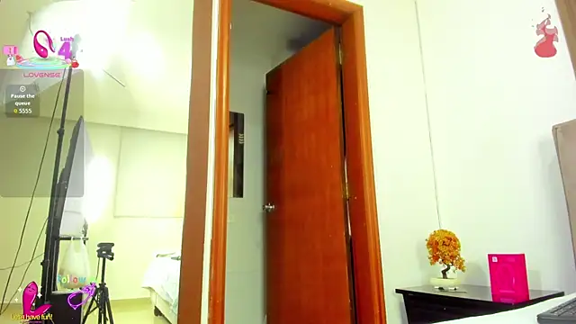 Snapshot of CristinSexy chatting on November 25, 2025, 10:48 am CristinSexy online show from November 25, 2025, 10:48 am