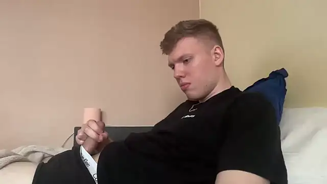 sexybooii6968 online show from April 10, 2026, 3:30 pm