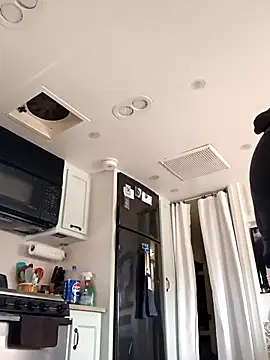 Snapshot of EZYves chatting on February 12, 2026, 7:24 pm EZYves online show from February 12, 2026, 7:24 pm