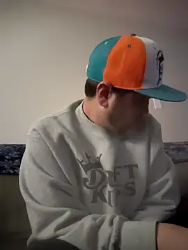 Snapshot of EZYves chatting on December 7, 2024, 4:04 am EZYves online show from December 7, 2024, 4:04 am