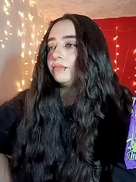 Snapshot of IvonneT chatting on December 2, 2024, 5:54 am IvonneT online show from December 2, 2024, 5:54 am