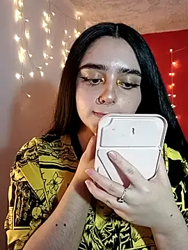 Snapshot of IvonneT chatting on February 26, 2025, 5:13 am IvonneT online show from February 26, 2025, 5:13 am