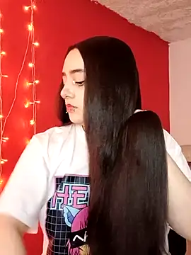 Snapshot of IvonneT chatting on October 5, 2025, 8:32 pm IvonneT online show from October 5, 2025, 8:32 pm