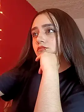 Snapshot of IvonneT chatting on October 20, 2025, 12:02 am IvonneT online show from October 20, 2025, 12:02 am