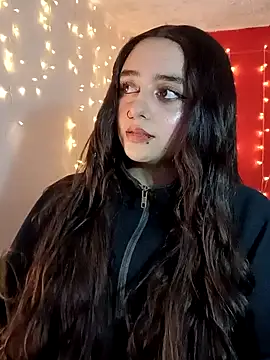 Snapshot of IvonneT chatting on December 11, 2024, 5:00 am IvonneT online show from December 11, 2024, 5:00 am