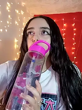 Snapshot of IvonneT chatting on December 13, 2024, 1:59 am IvonneT online show from December 13, 2024, 1:59 am