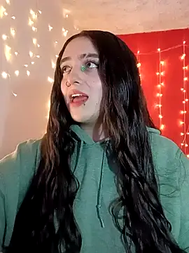 Snapshot of IvonneT chatting on February 7, 2025, 2:40 am IvonneT online show from February 7, 2025, 2:40 am