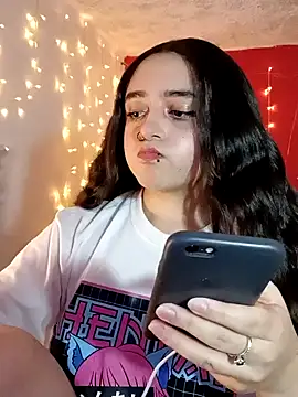 Snapshot of IvonneT chatting on December 5, 2024, 11:45 pm IvonneT online show from December 5, 2024, 11:45 pm