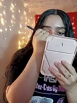 Snapshot of IvonneT chatting on February 7, 2025, 11:34 pm IvonneT online show from February 7, 2025, 11:34 pm