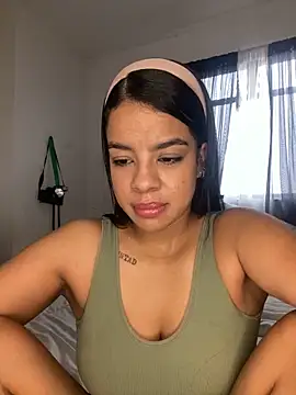 Snapshot of trianawhite chatting on February 27, 2026, 3:12 pm trianawhite online show from February 27, 2026, 3:12 pm