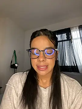 Snapshot of trianawhite chatting on February 18, 2026, 3:08 pm trianawhite online show from February 18, 2026, 3:08 pm