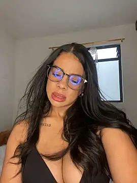 Snapshot of trianawhite chatting on June 3, 2026, 9:30 pm trianawhite online show from June 3, 2026, 9:30 pm