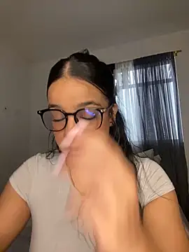 Snapshot of trianawhite chatting on May 21, 2026, 3:31 pm trianawhite online show from May 21, 2026, 3:31 pm