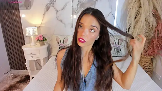 hannahill69 online show from March 31, 2026, 5:09 am