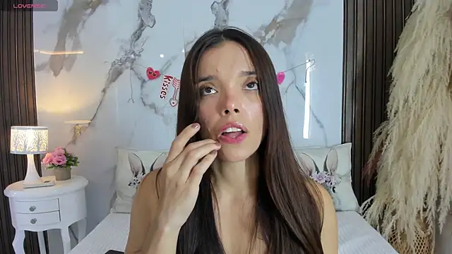 hannahill69 online show from February 13, 2026, 5:07 am