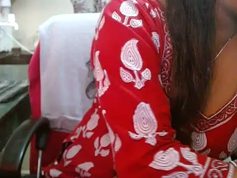 Snapshot of LovingPihu chatting on January 18, 2026, 5:44 am LovingPihu online show from January 18, 2026, 5:44 am