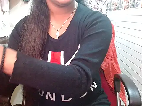 Snapshot of LovingPihu chatting on February 3, 2026, 6:00 am LovingPihu online show from February 3, 2026, 6:00 am