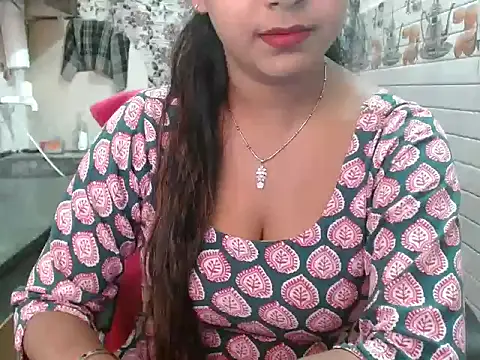 LovingPihu online show from March 13, 2026, 5:56 am